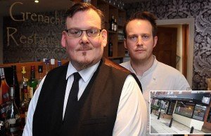 Răspunsul genial al unui patron de restaurant din UK pentru clienții deranjați că sunt serviți de un chelner cu autism