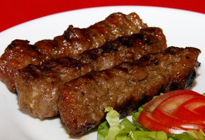 Skinless sausages for the barbeque – Mici sau mititei