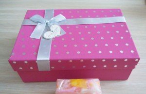 O femeie din Marea Britanie a ajuns la închisoare, după ce i-a făcut un cadou fiicei sale. Ce era în pachet?