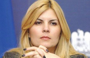 Elena Udrea, atac violent la Monica Macovei: Nu și-a făcut oare campanie cu banii aduși de Cocoș și Pinalty?
