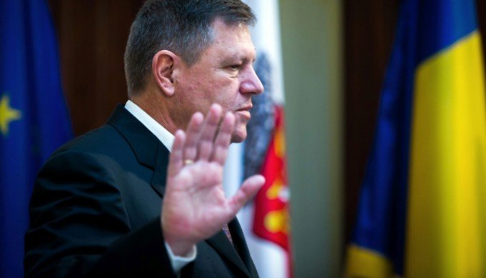 Președintele Iohannis a semnat decretul de retragere a decorației Ordinul Național „Steaua României” în grad de Cavaler lui László Tőkés