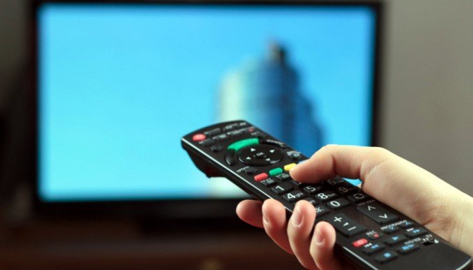 Ce fac românii în timpul pauzelor publicitare?