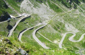 Transfăgărăşanul, printre cele mai frumoase destinaţii pentru vacanţe la volan din Europa