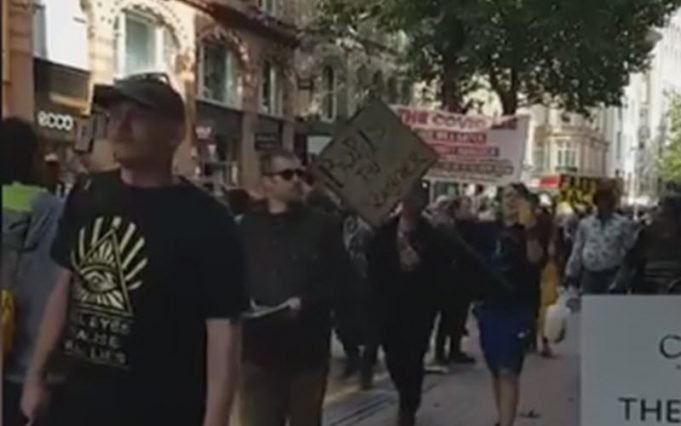 Starea de lockdown din Birmingham, Solihull și Sandwell stârnește proteste în centrul orasului Birmingham